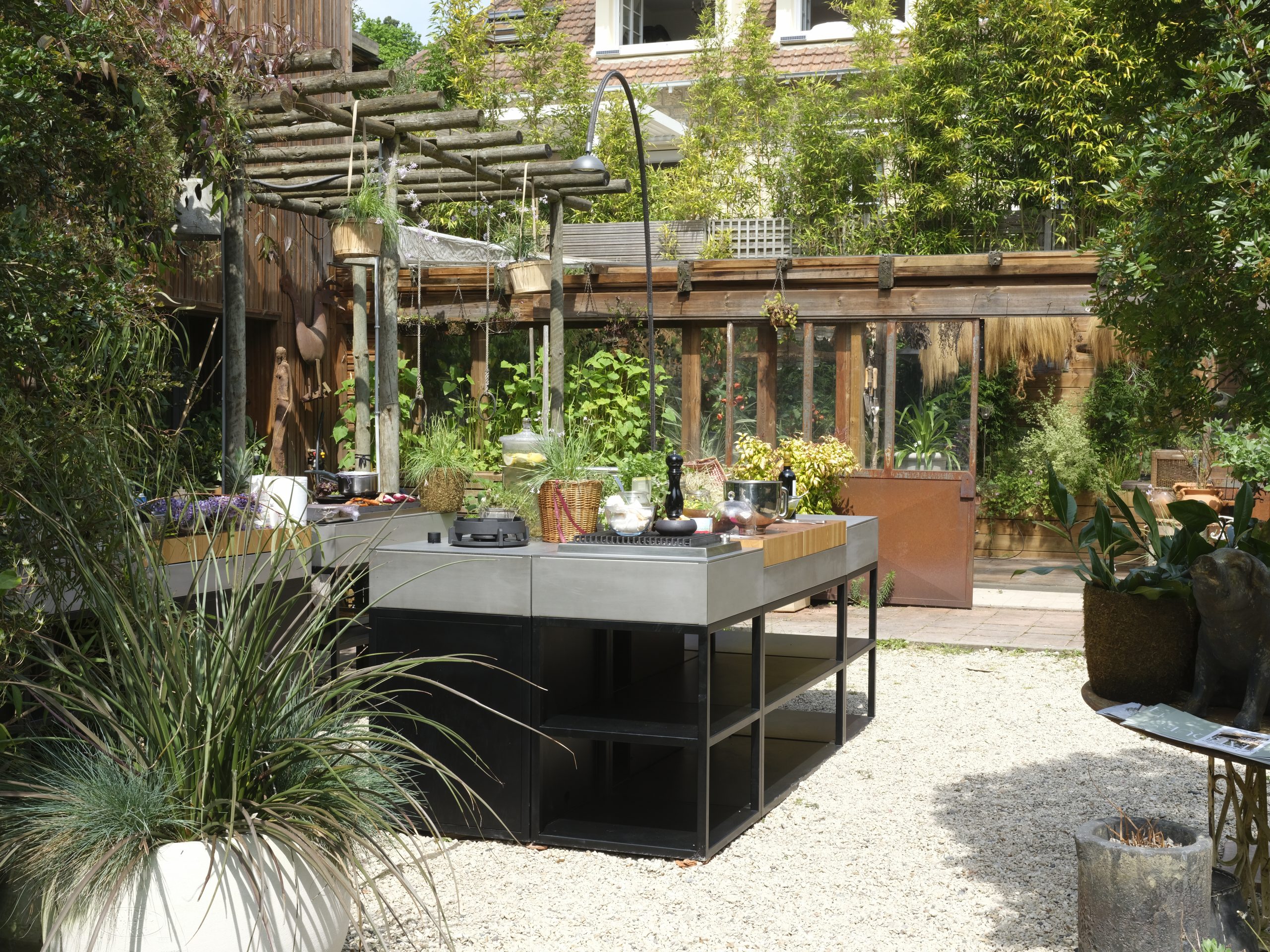 Réalisation Maison Galto, mobilier et cuisine d'extérieur haut de gamme